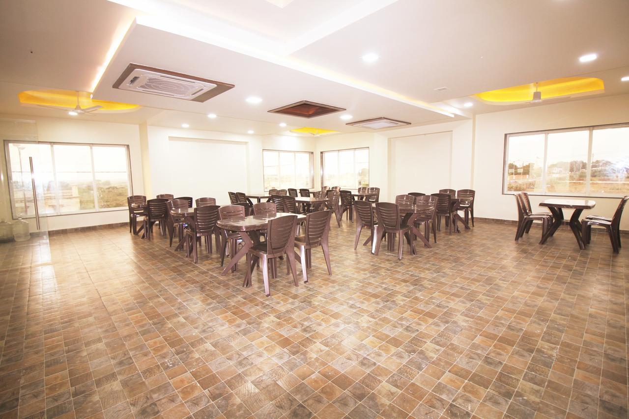 Hotel Vraj Inn Dwārka Extérieur photo